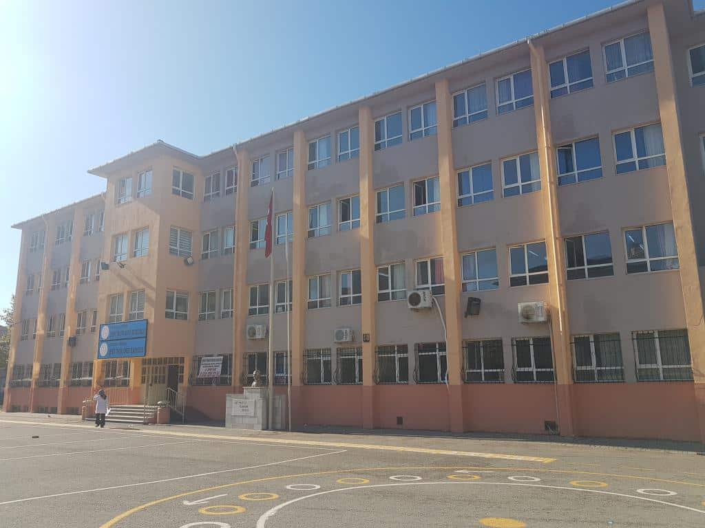 Şehit Yalçın Aran Ortaokulu